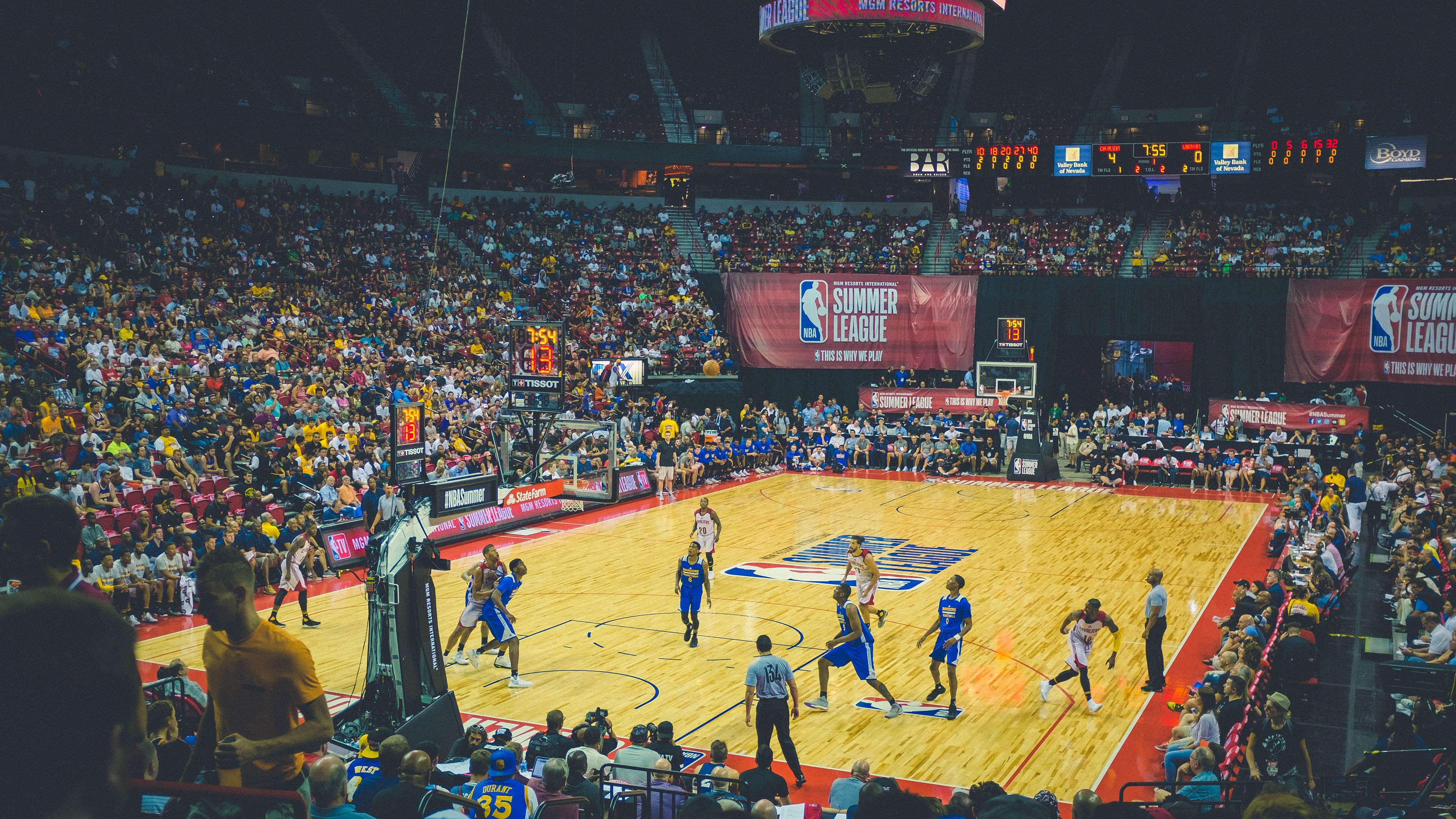 总决赛最新形势：热刺高居榜首，菲尼克斯太阳强势追赶，冠军归属成迷